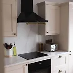 Luxury 3-bed In The Heart Of 아파트 *