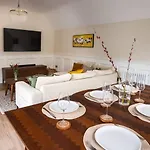 아파트 Luxury 3-bed In The Heart Of