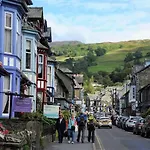 Luxury 3-bed In The Heart Of 아파트