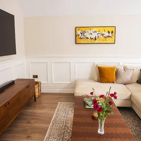 Luxury 3-bed In The Heart Of