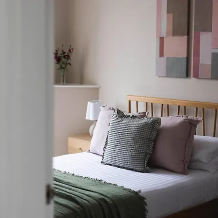 Luxury 3-bed In The Heart Of Apartment *