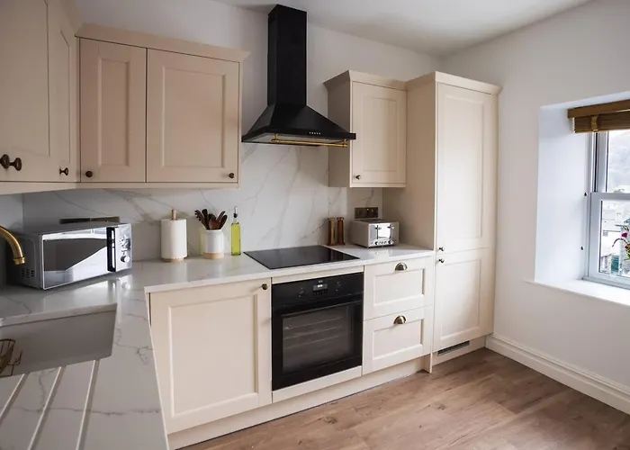 Apartment Luxury 3-bed In The Heart Of *