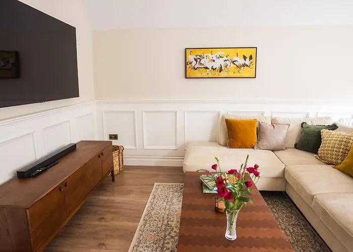 Luxury 3-bed In The Heart Of