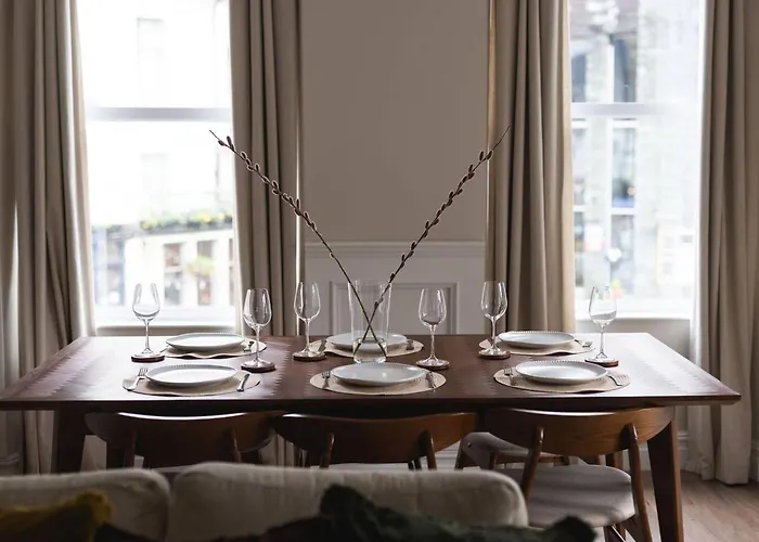 Luxury 3-bed In The Heart Of Apartment